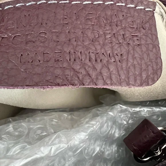 NWT CROSSBODY-MADE IN ITALY LEATHER BAG - Giftable 🎁 Beautiful soft leather